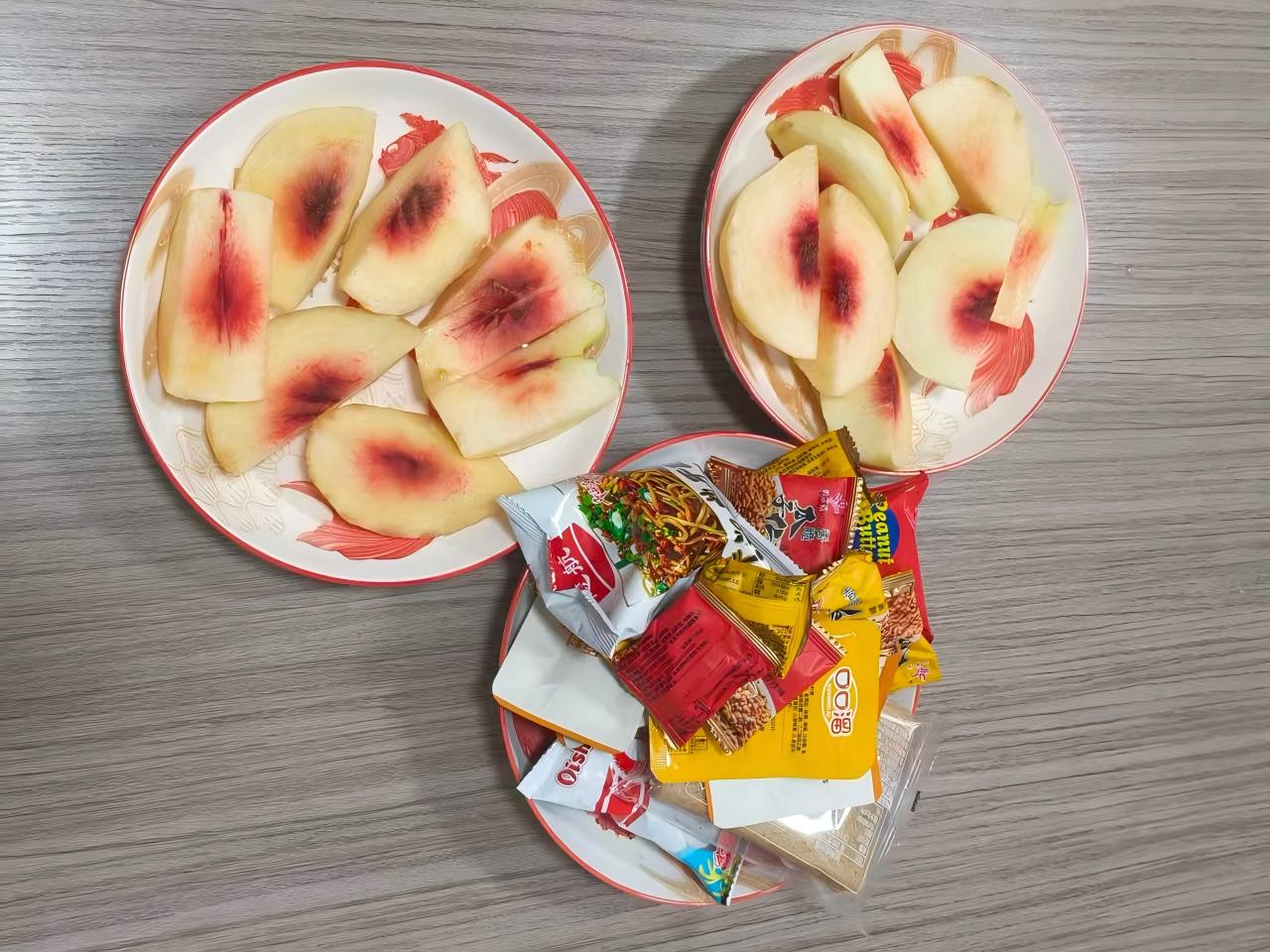 Pesche e snack hanno potenziato il pomeriggio di Zemeijia