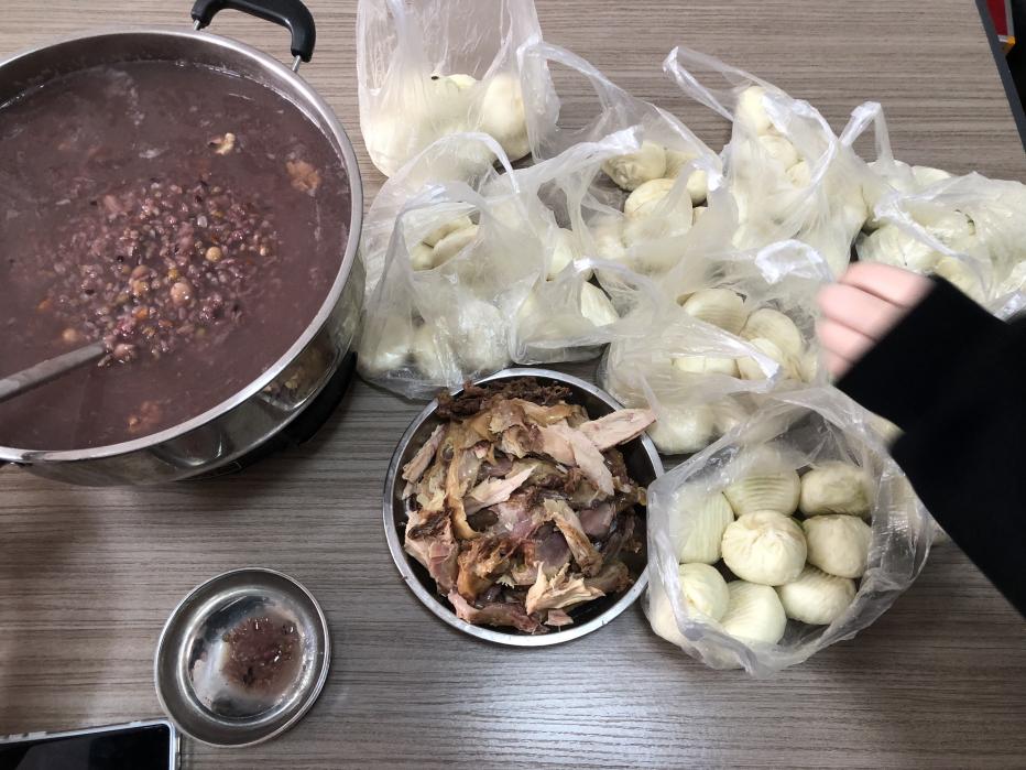 I dipendenti di Zemeijia celebrano il Laba Festival